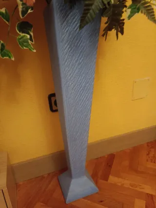 Jarrón alto flores artificiales