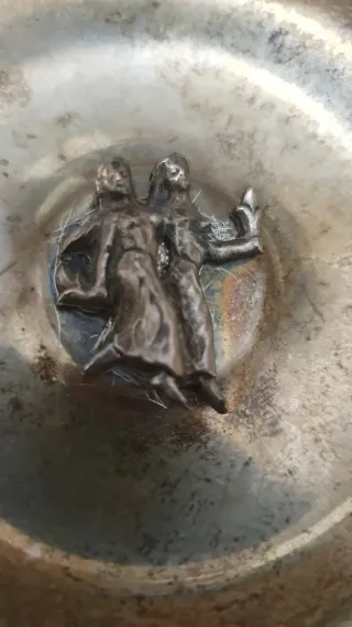 Cenicero de Plata con Figuras