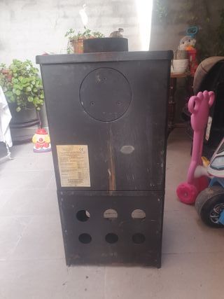 Estufa de leña negra poco uso