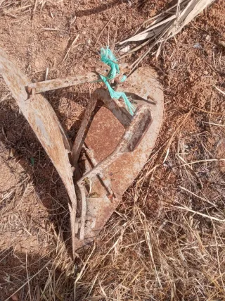 Apporto di solchi in metallo ossidato