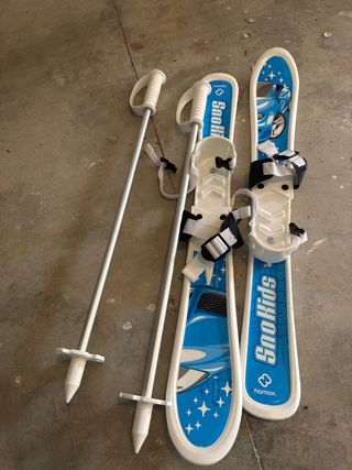 Esquís y bastones infantiles SnoKids