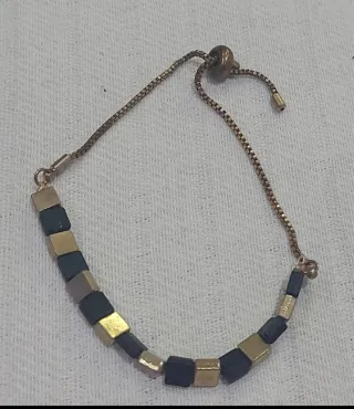 Collar y pulsera de cuentas cuadradas