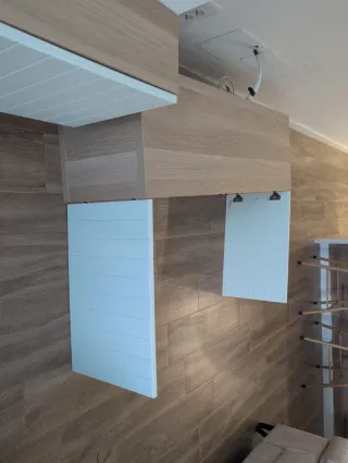 Mueble de Ikea besta madera y blanco