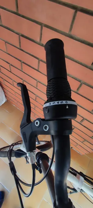 Bicicleta plegable B'TWIN blanca + casco y guantes