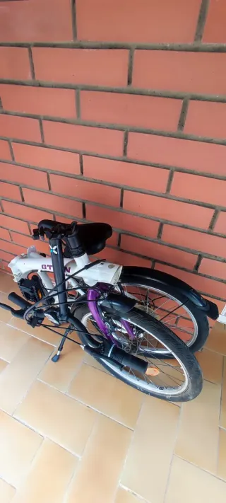 Bicicleta plegable B'TWIN blanca + casco y guantes