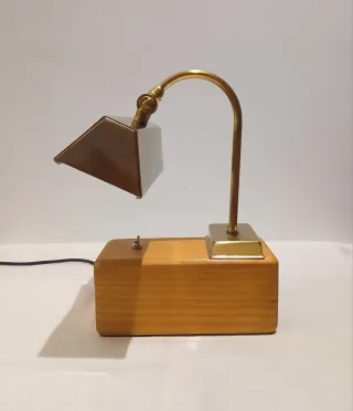 LÁMPARA MESA TIPO BANQUERO.