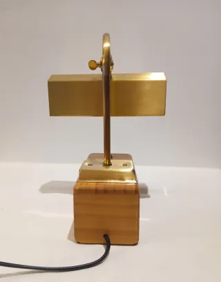 LÁMPARA MESA TIPO BANQUERO.