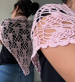 Toquilla rosa de ganchillo