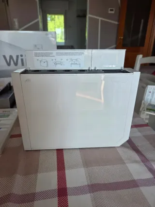 Nintendo Wii Bianca con Wii Sports e Scatolo