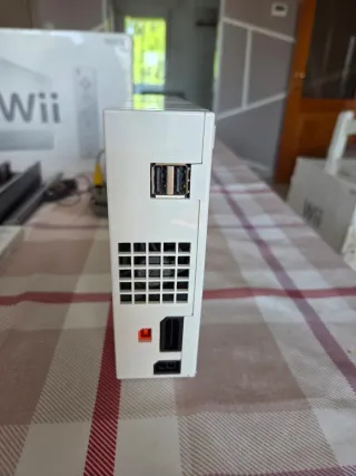 Nintendo Wii Bianca con Wii Sports e Scatolo