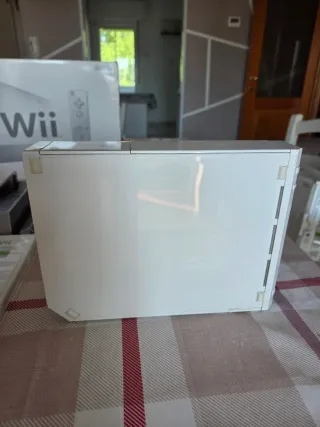 Nintendo Wii Bianca con Wii Sports e Scatolo