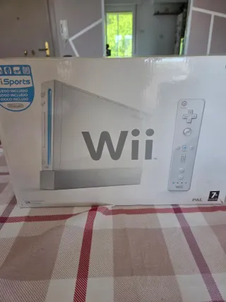 Nintendo Wii Bianca con Wii Sports e Scatolo