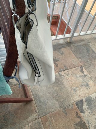 Bolso blanco elegante parfois 27cm alto por 34 anc