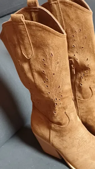 Botas cowboy tacón, color camel,ante