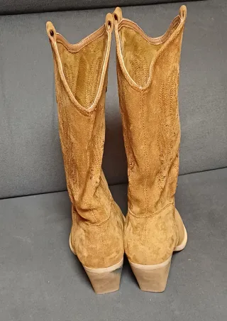 Botas cowboy tacón, color camel,ante