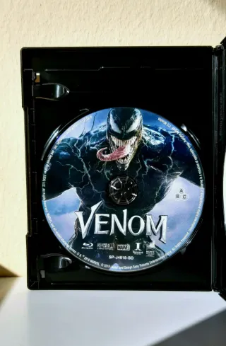 Venom (4K Ultra HD + Blu-ray)