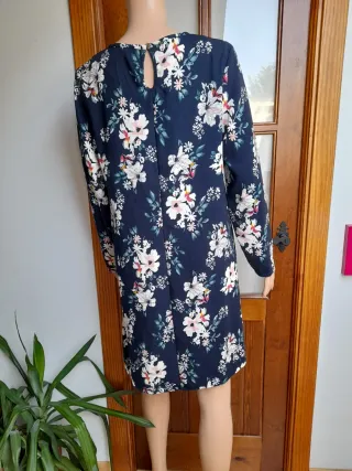 Vestido azul marino estampado floral