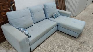 Sofá cheslong color celeste, muy buen estado