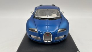 MR415554 MR Collection Bugatti Veyron 16.4 1/18