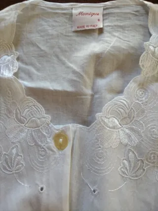 Camicie da notte rosa e bianche