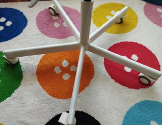 Silla infantil Ikea azul con ruedas