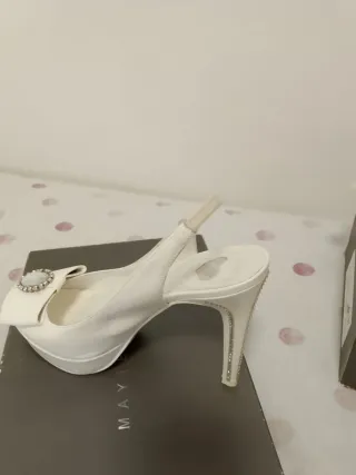 Zapatos blancos con circonitas