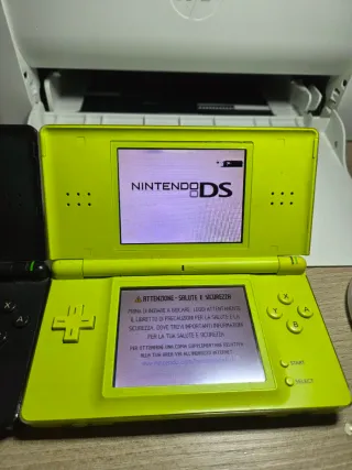 Nintendo DS Lite 2 console (nero, giallo)