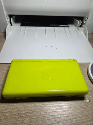 Nintendo DS Lite 2 console (nero, giallo)