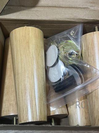 Set di 4 gambe in legno massello