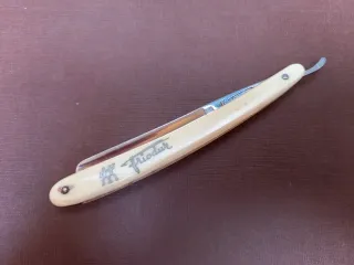 Navaja de afeitar Henckels Friodur lista para afei