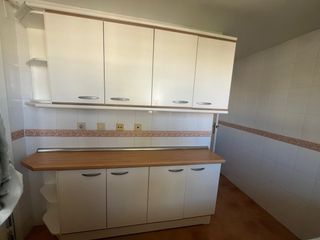Muebles de cocina con campana, vitro y fregadero