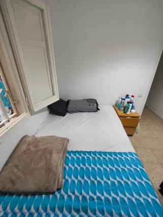 ALQUILO AMPLIA HABITACIÓN