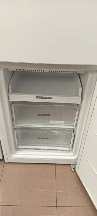 NEVERA COMBI WHIRLPOOL NO FROST ENERGÍA A+