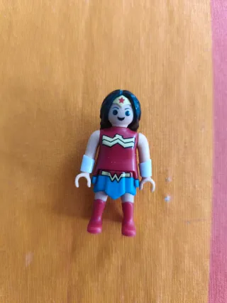 Playmobil de huevo Kinder Wonderwoman.
