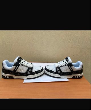 Louis Vuitton LV Trainer Sneakers Blancas Negras