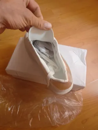 Zapatillas número 41, comprados por error, nuevos