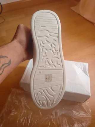 Zapatillas número 41, comprados por error, nuevos