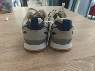 Zapatillas Fila Beige y Azul
