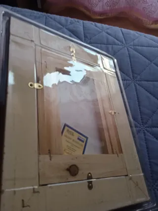 Quadro con cornice dorata sigillato