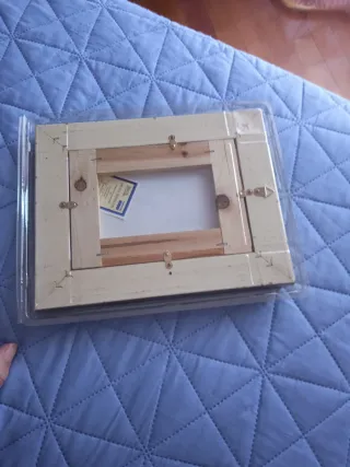 Quadro con cornice dorata sigillato