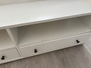 Mueble TV blanco con cajones