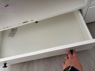 Mueble TV blanco con cajones
