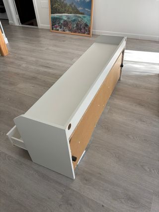 Mueble TV blanco con cajones