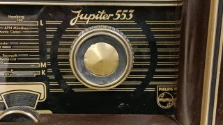 Radio Philips Jupiter 553 de 1955. Marrón y Dorado