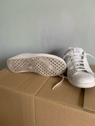 Zapatillas Victoria de piel blancas