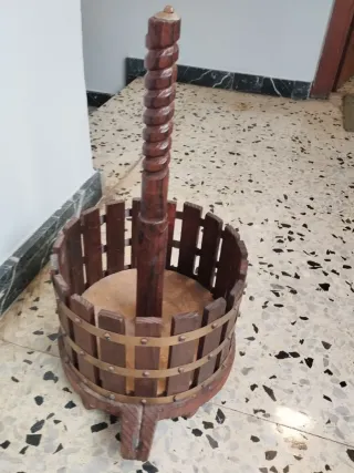 Prensa de vino antigua de madera