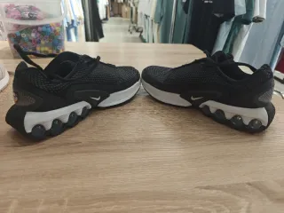Zapatillas Nike Air Dn Negras y Blancas