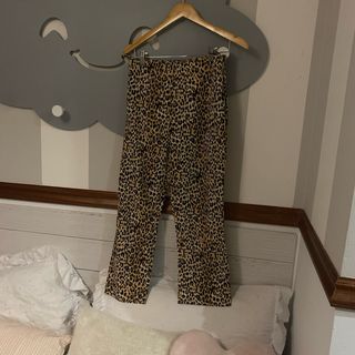 Pantalón Zara Animal Print Talla M