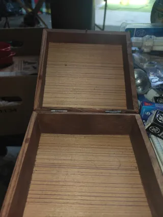 Caja de madera decorada con sol