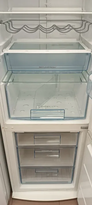 NEVERA COMBI ELECTROLUX NO FROST ENERGÍA A+